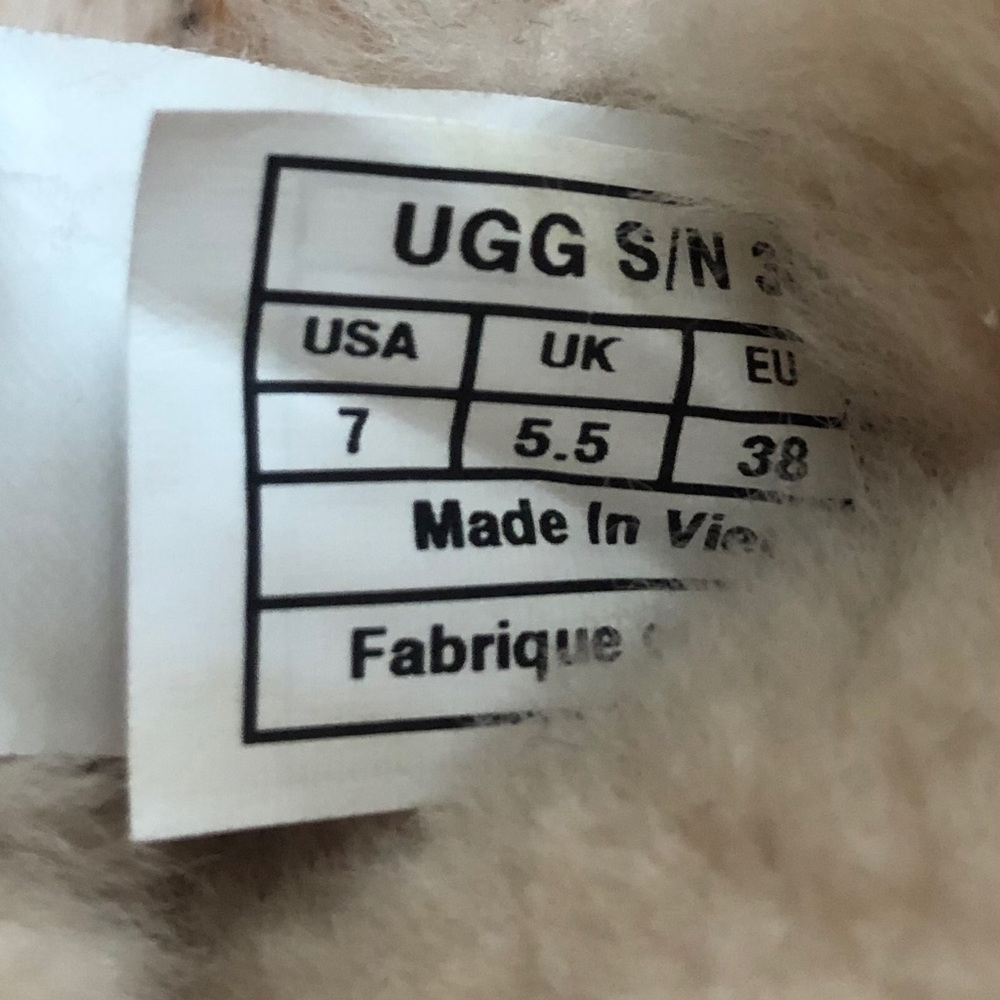 UGG Women’s Dakota Slippers, Size: W7 - Picture 2 of 5